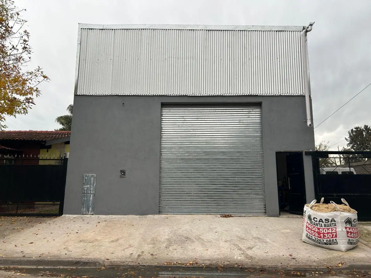 Gran galpón a estrenar a 10 cuadras del Acceso Oeste. Villa Tesei 3