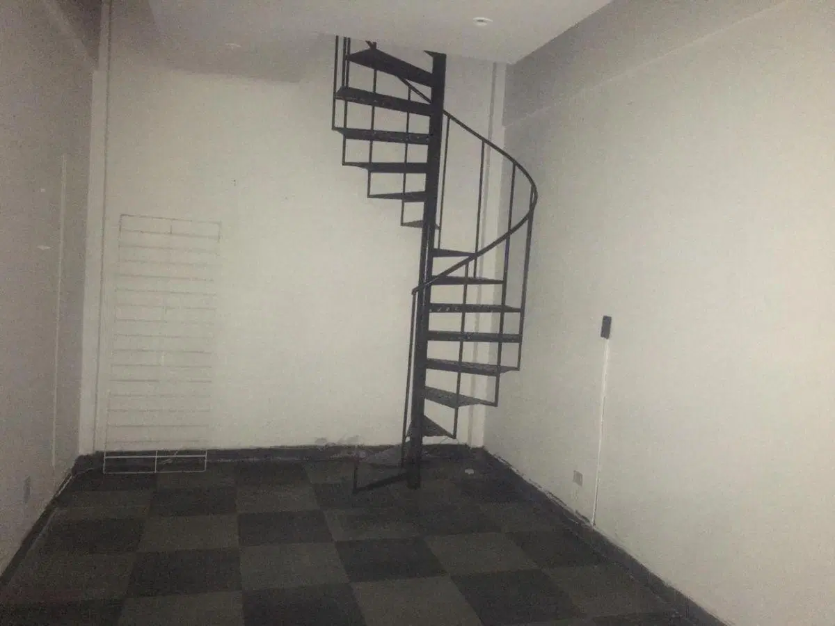 Local comercial en alquiler en Paseo de la fuente, en 2 plantas , 25m2. 3