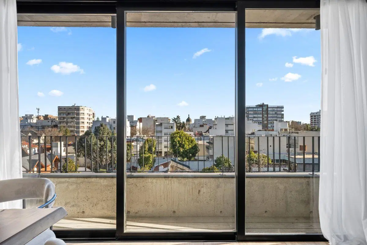 4 Ambientes CON TERRAZA, JARDIN PROPIO y Cochera 5