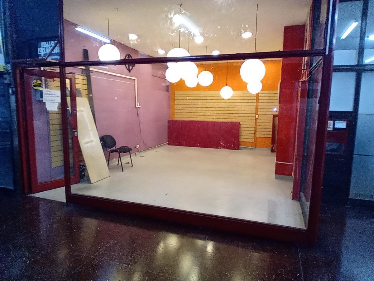 Foto de Venta Local en Palermo (Galeria Sta Fe y Pueyrredon), imagen 2