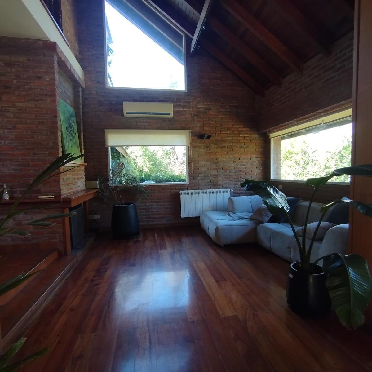 Casa reciclada, muy funcional excelente estado 3/4 dorm. sobre 2 lotes