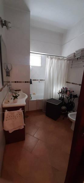 Casa en Venta con Cochera y Quincho 4
