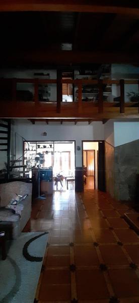 Casa en Venta con Cochera y Quincho 1