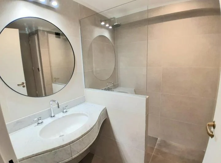 Departamento al frente, Piso totalmente reciclado. 1
