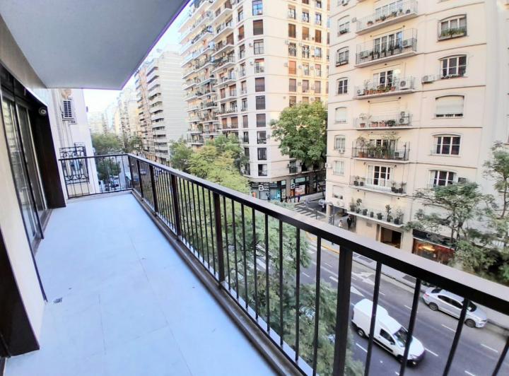 Departamento al frente, Piso totalmente reciclado. 2