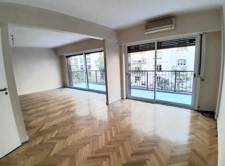 Departamento al frente, Piso totalmente reciclado. 4