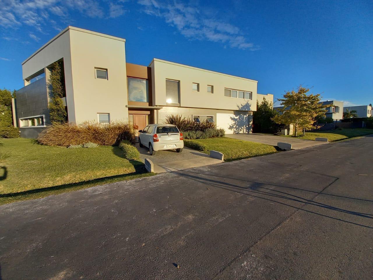 Foto de Casa en Barrio Los Troncos excelente estado, imagen 1