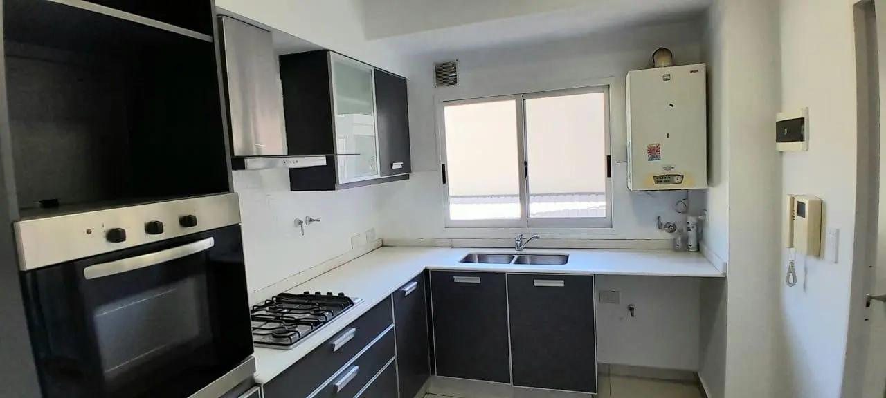 Departamento de 3 ambientes en zona residencial muy tranquila. 5