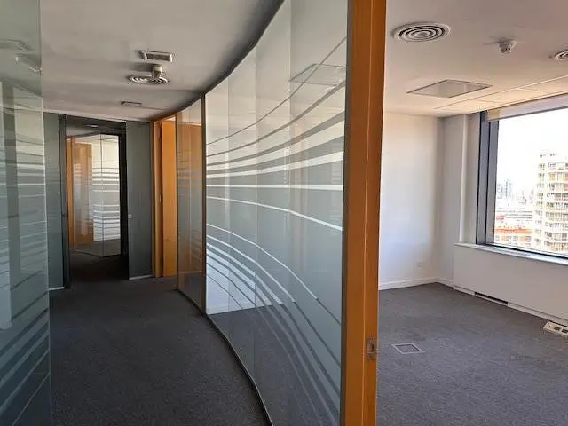 Oficina en piso alto con vista panorámica 2