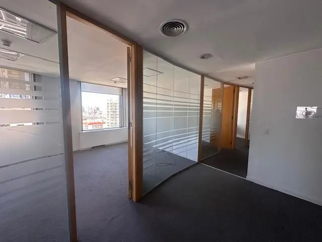 Oficina en piso alto con vista panorámica 5