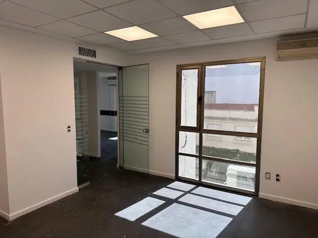 Oficina de categoría con excelente luz natural - Excelente zona entre Recoleta y Retiro 5