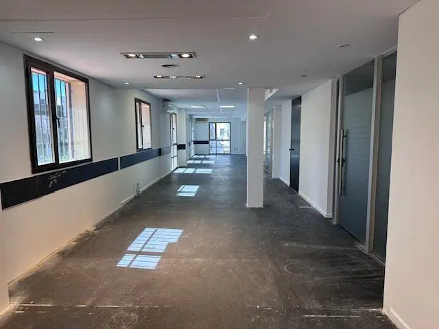 Oficina de categoría con excelente luz natural - Excelente zona entre Recoleta y Retiro 2
