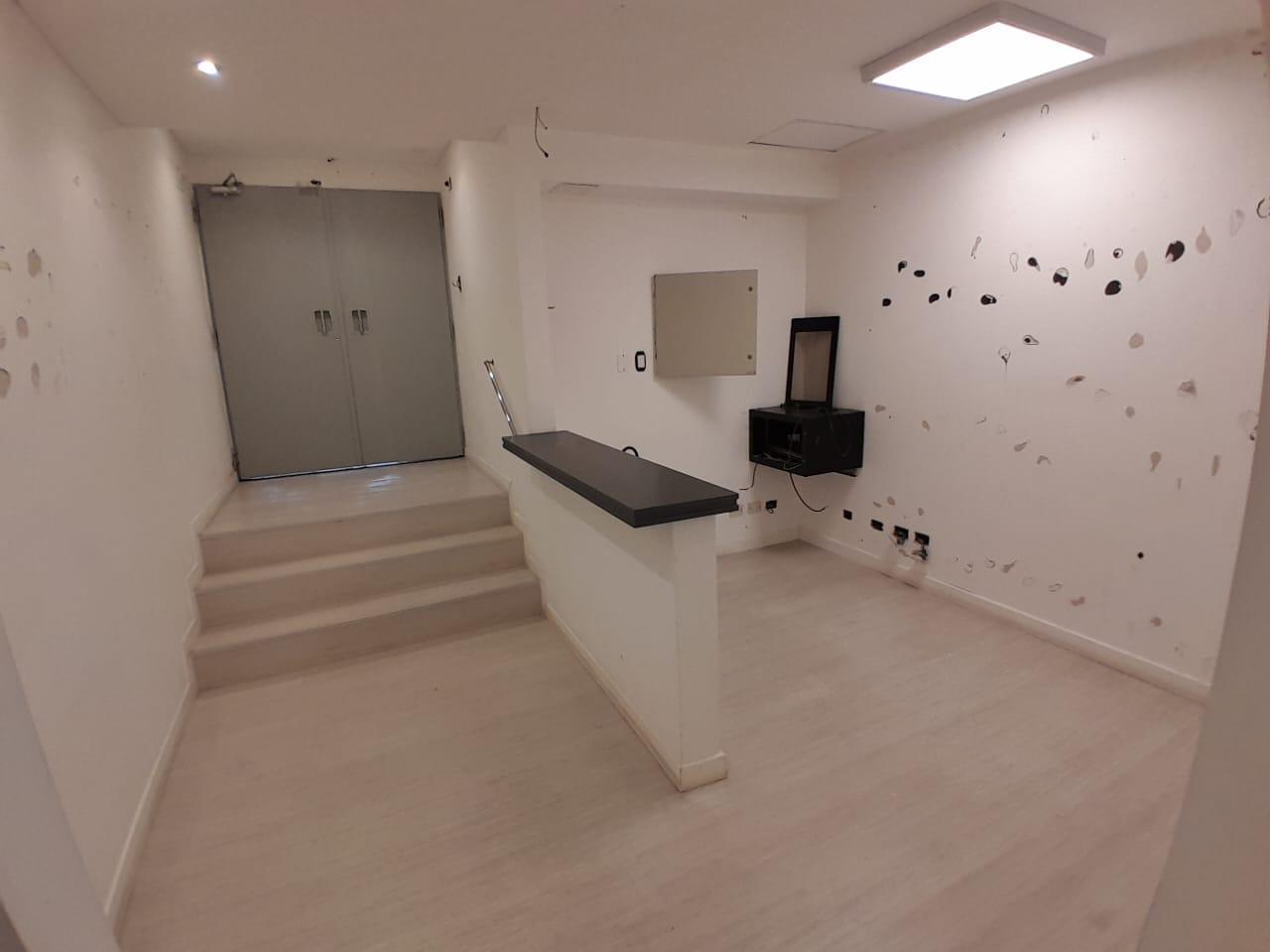 Foto de Oficina en planta baja, ideal atencion al publico, depositos, etc., imagen 5