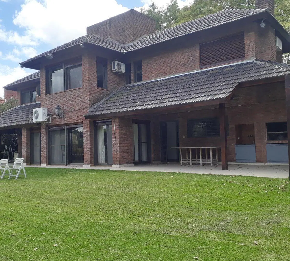 Casa sana y sólida, buen estado, con un lote al Golf único de 930 m² con 40 mts de frente 2