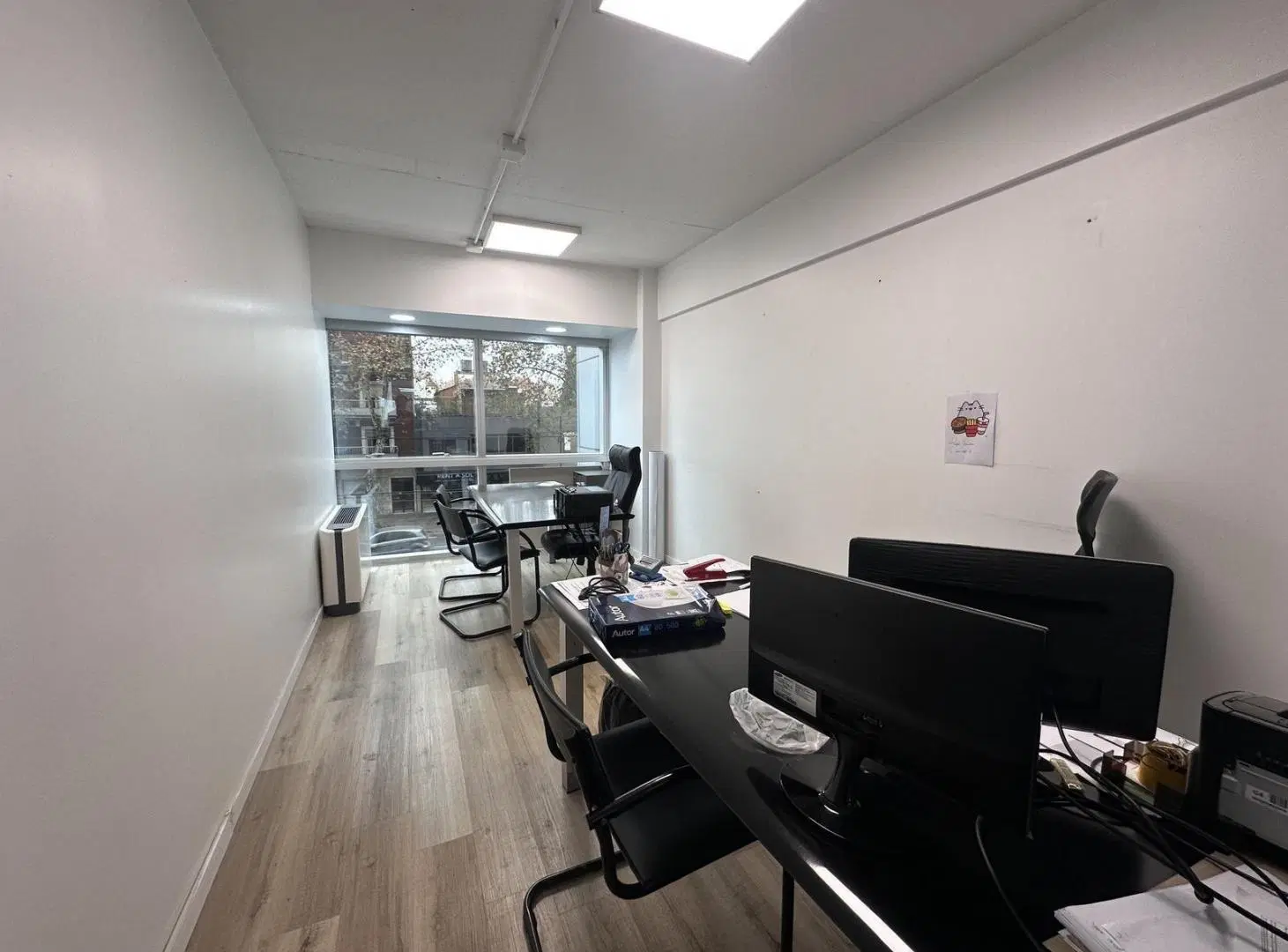 Oficinas de categoría lista para entrar con 2 cocheras 2