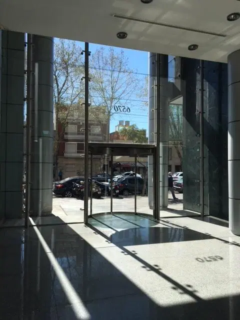 Oficinas de categoría lista para entrar con 2 cocheras 3