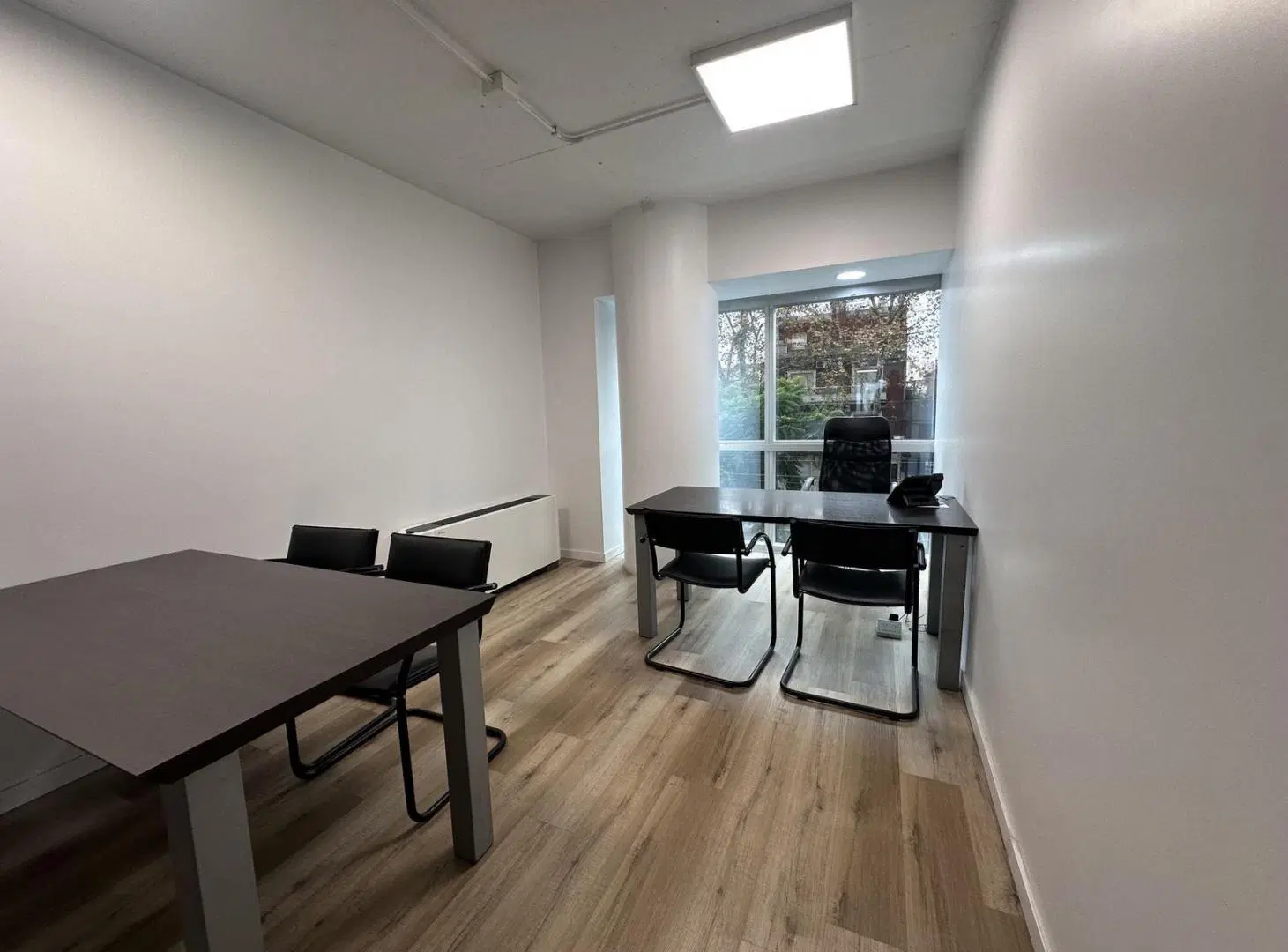 Oficinas de categoría lista para entrar con 2 cocheras 5