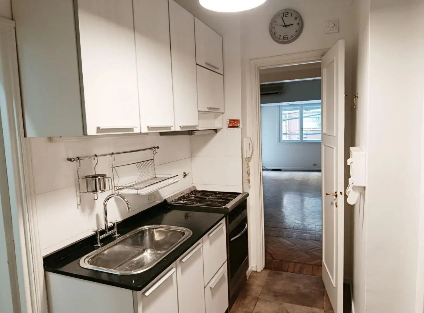 Departamento en excelente ubicación, listo para habitar. 4