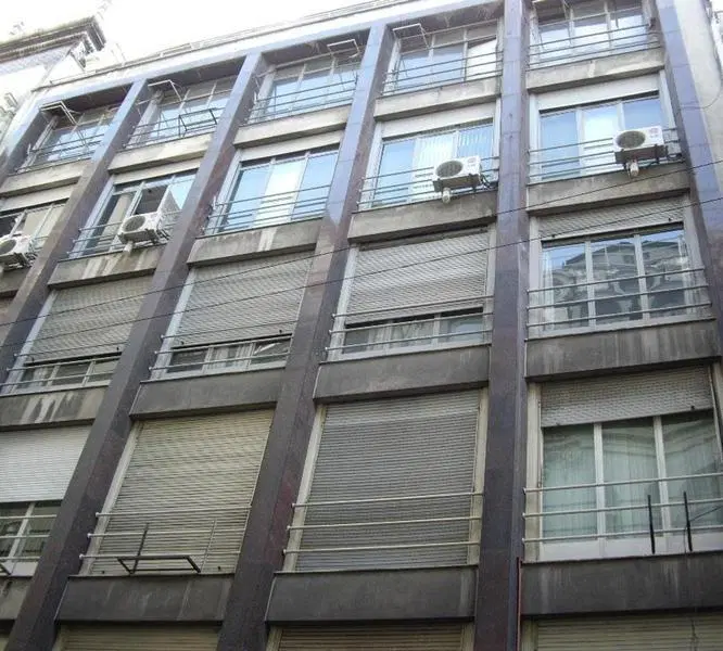 Oficina totalmente equipada y amoblada en Planta Baja, ideal para atención al público. 2