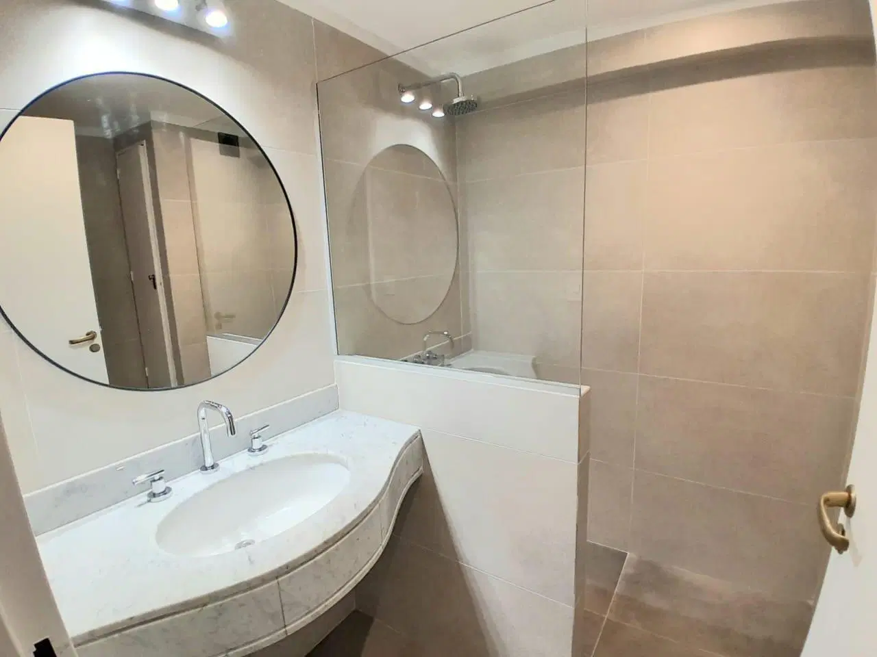 Departamento al frente, Piso totalmente reciclado. 3
