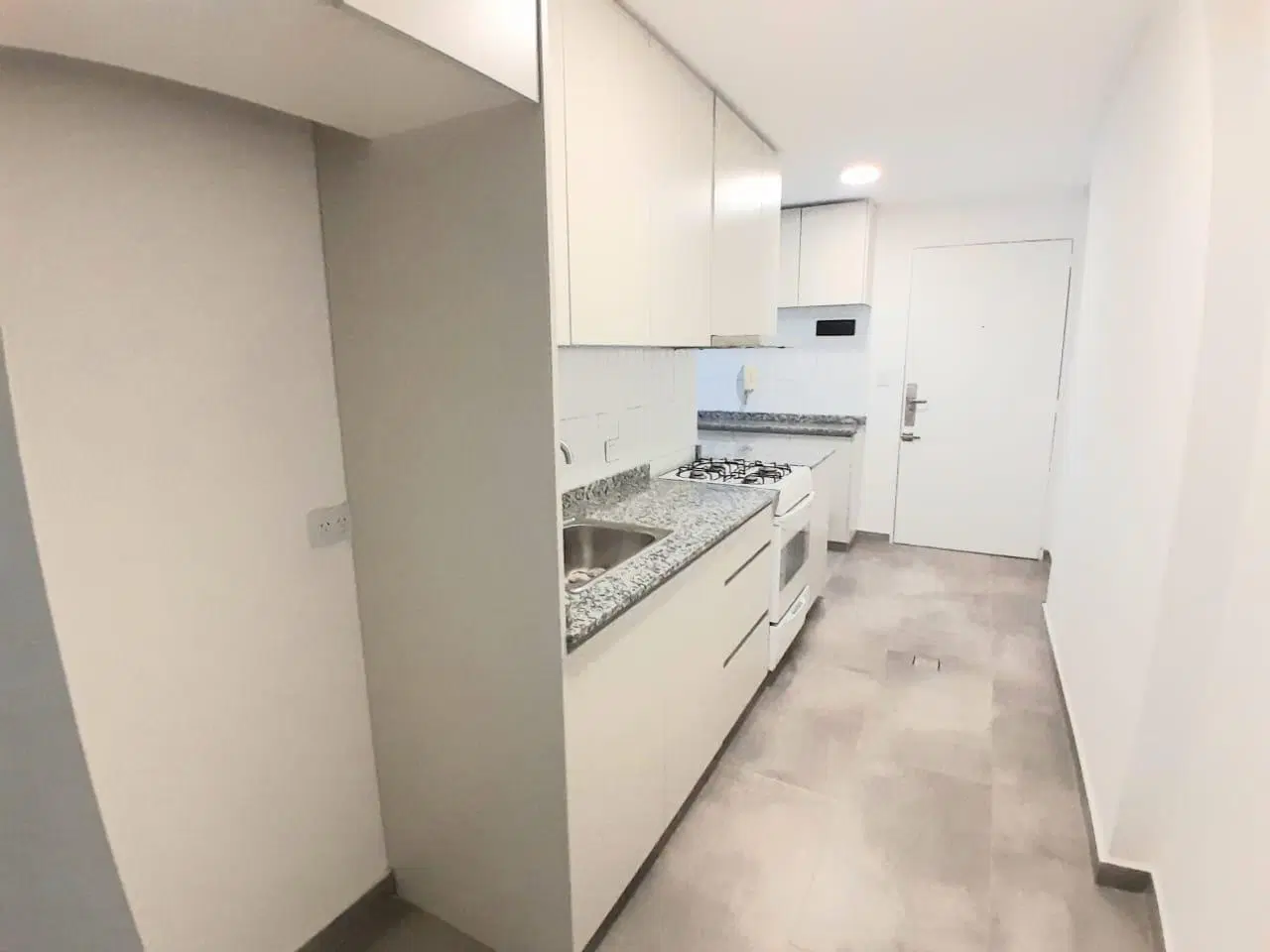 Departamento al frente, Piso totalmente reciclado. 4