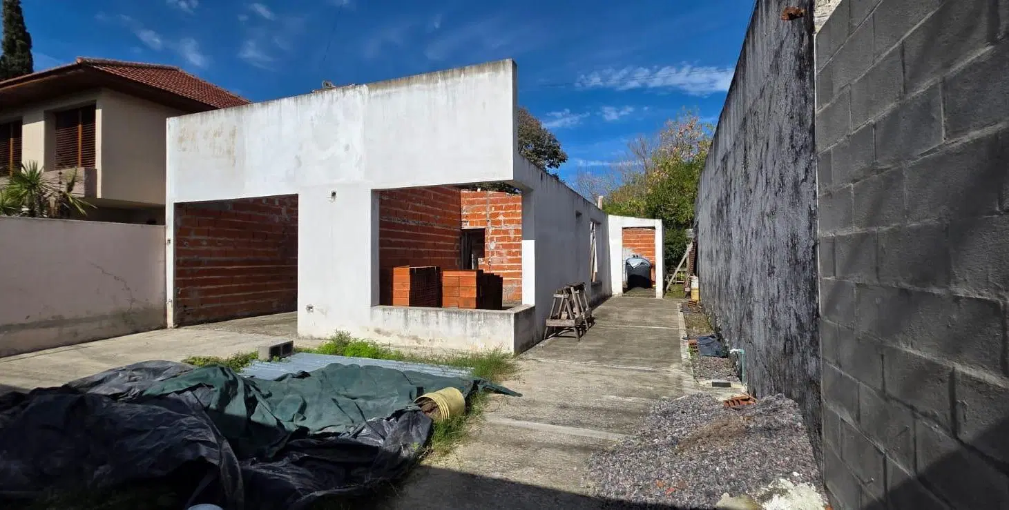 Casa en construcción en Plátanos oportunidad! 3