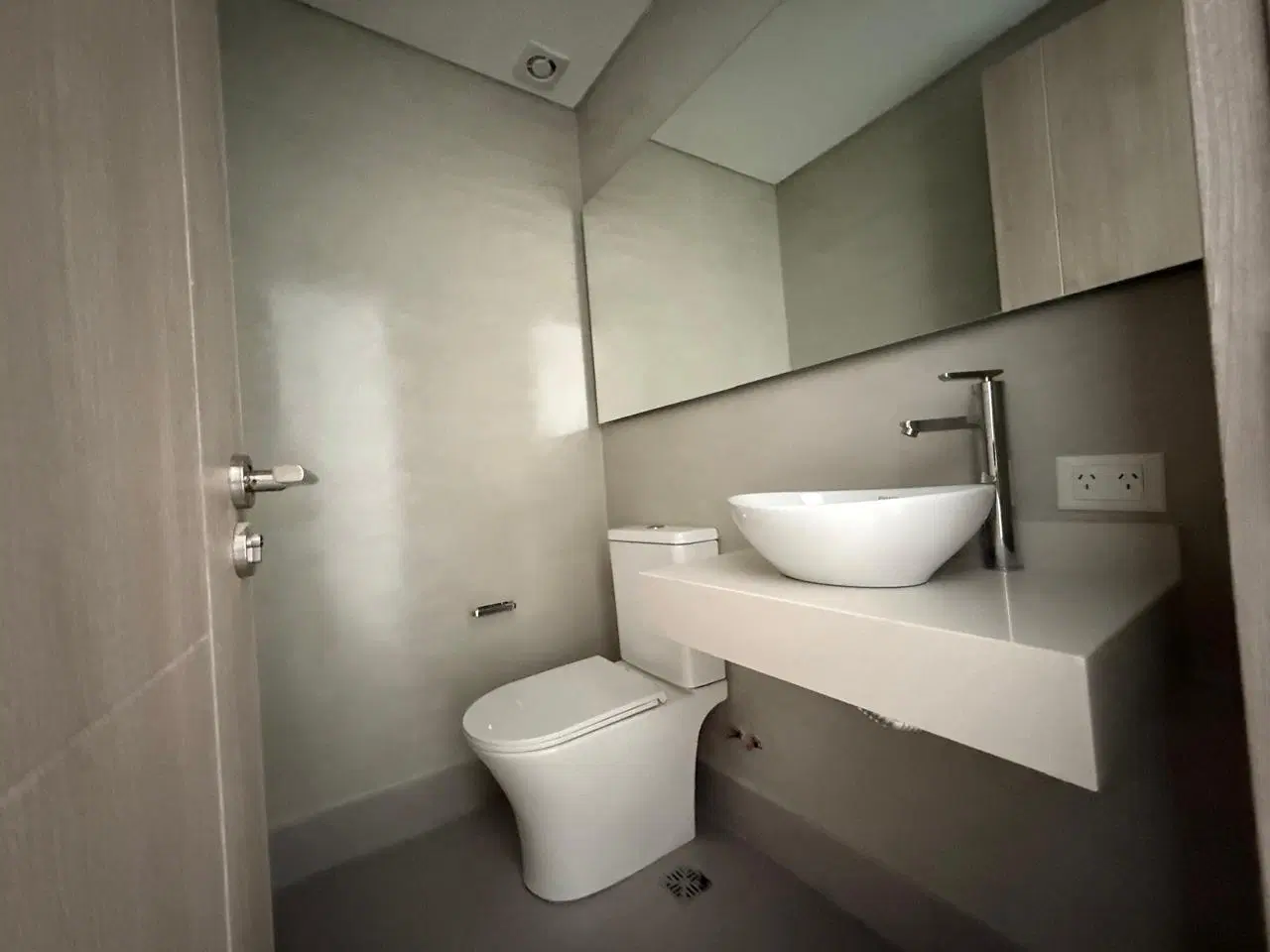 Departamento con excelente vista en Yoo4 . Excelentes Amenites 2