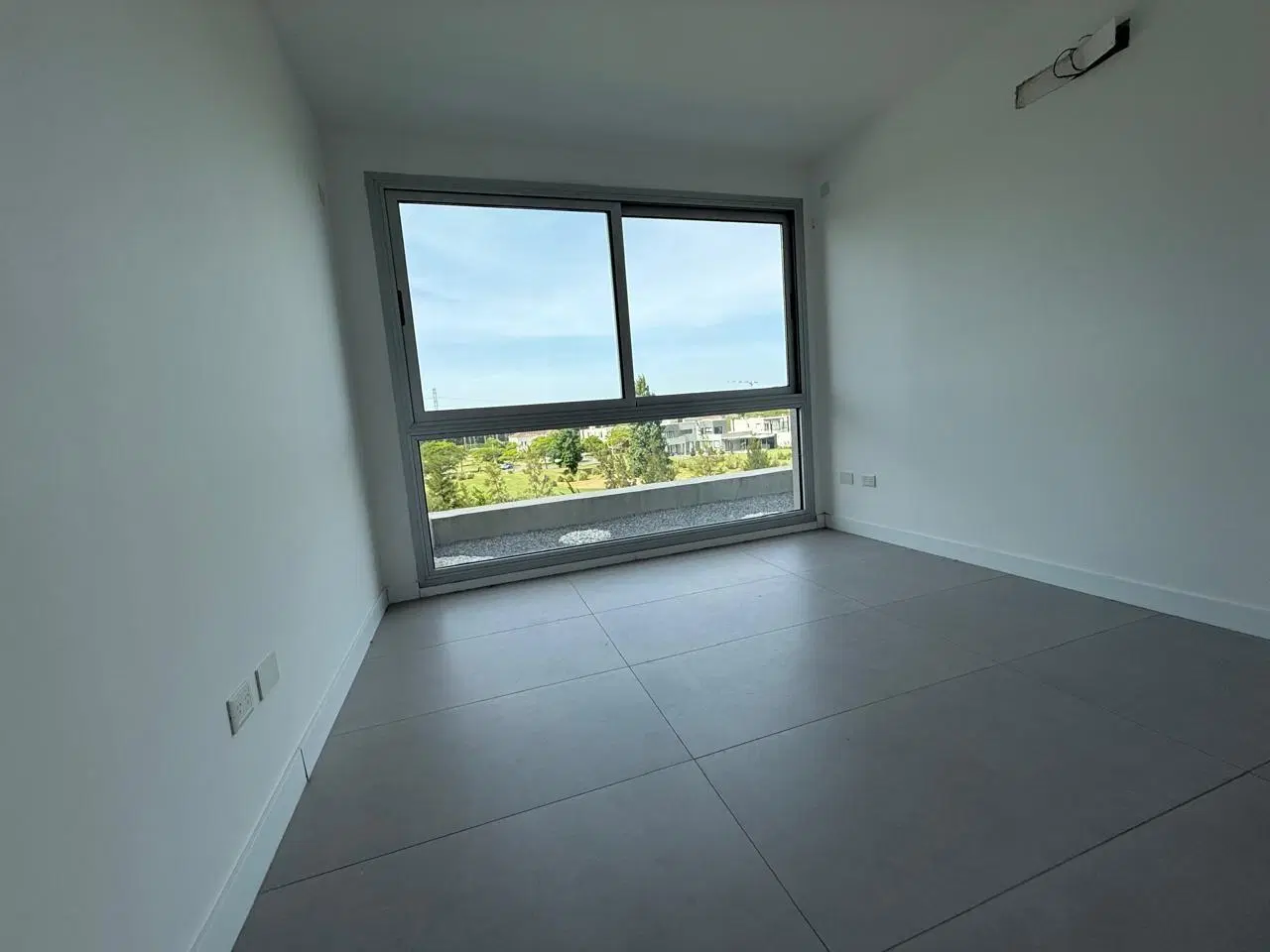 Departamento con excelente vista en Yoo4 . Excelentes Amenites 5