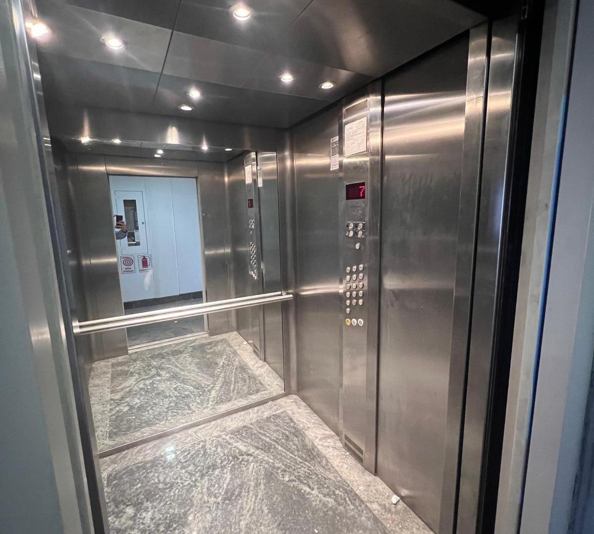 Foto de Oficinas planta libre sobre 9 de Julio con cocheras, imagen 3