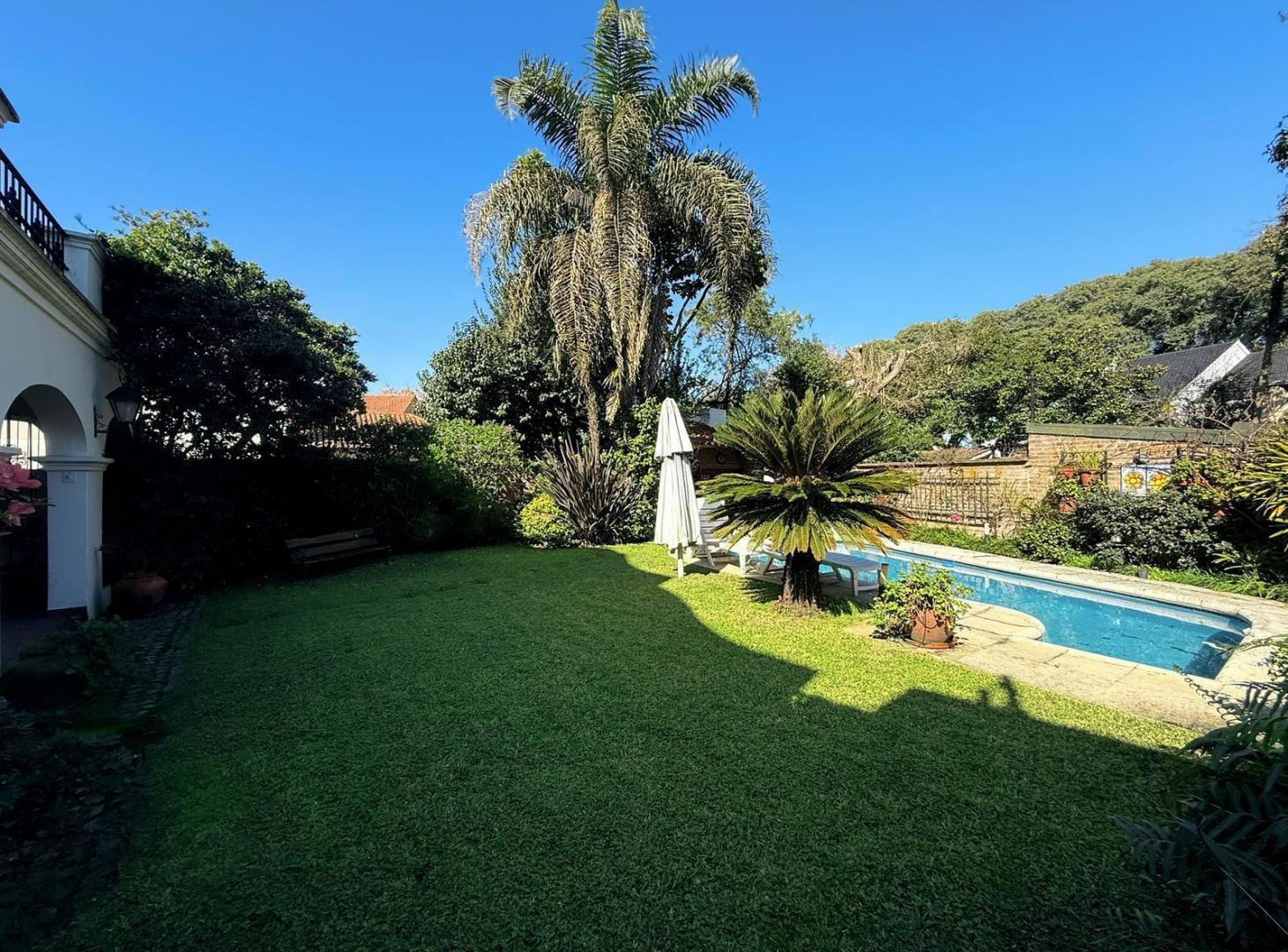Foto de CASA IMPORTANTE | ESTILO NEOCOLÁSICO /JARDIN/ PISCINA | ACASSUSO, imagen 2