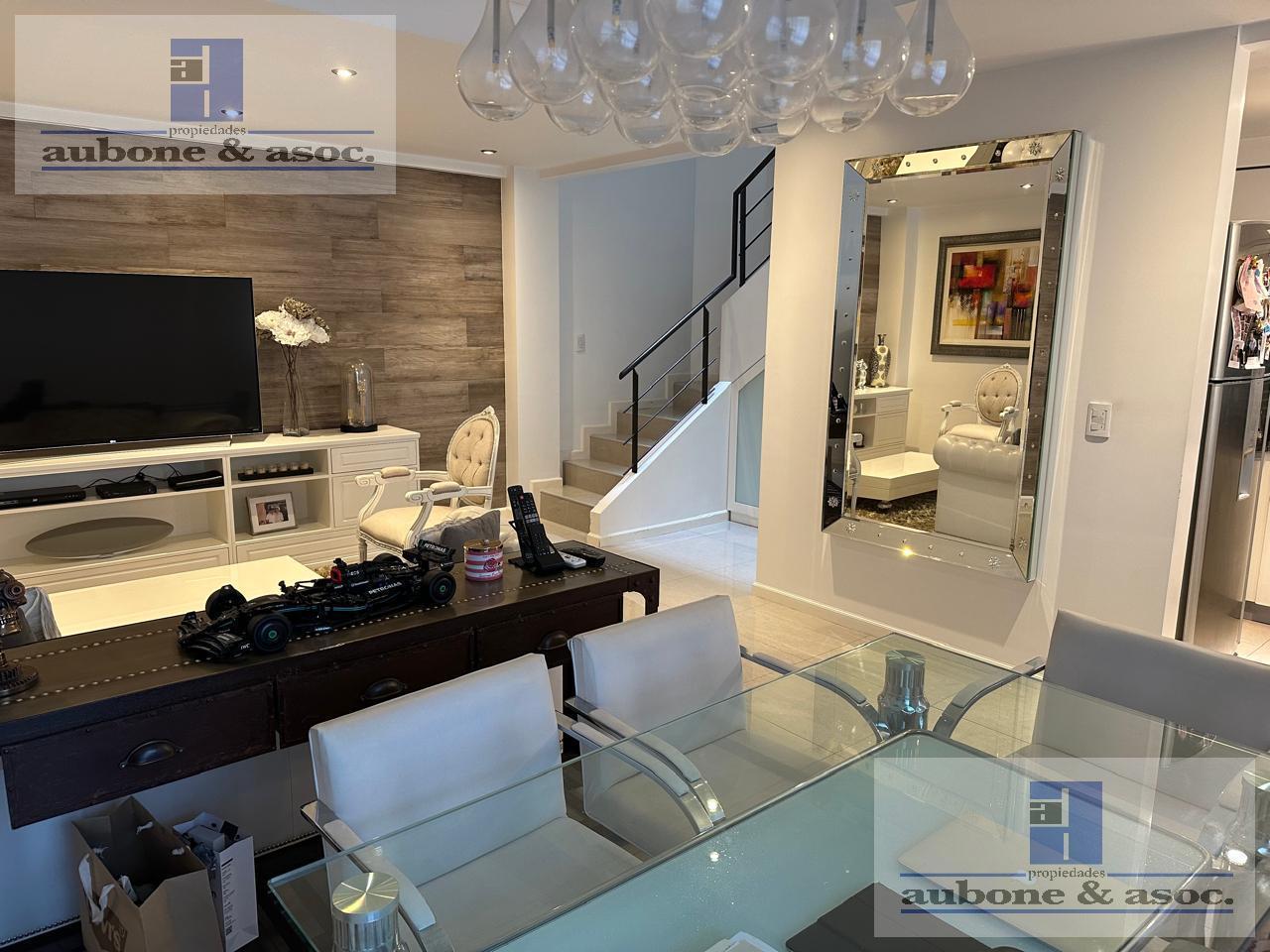 Foto de venta Triplex de 5 ambientes y dos cocheras. OPORTUNIDAD!, imagen 5