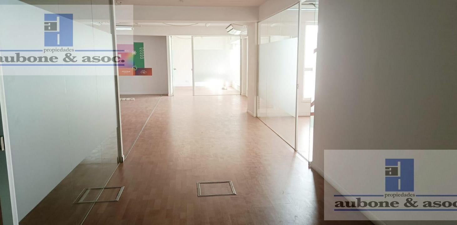 Foto de Edificio de categoría, muy buen estado general., imagen 2