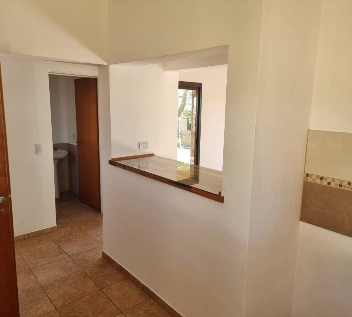 Imperdible, Hermosa Casa a Estrenar en Tanti a La Venta 2