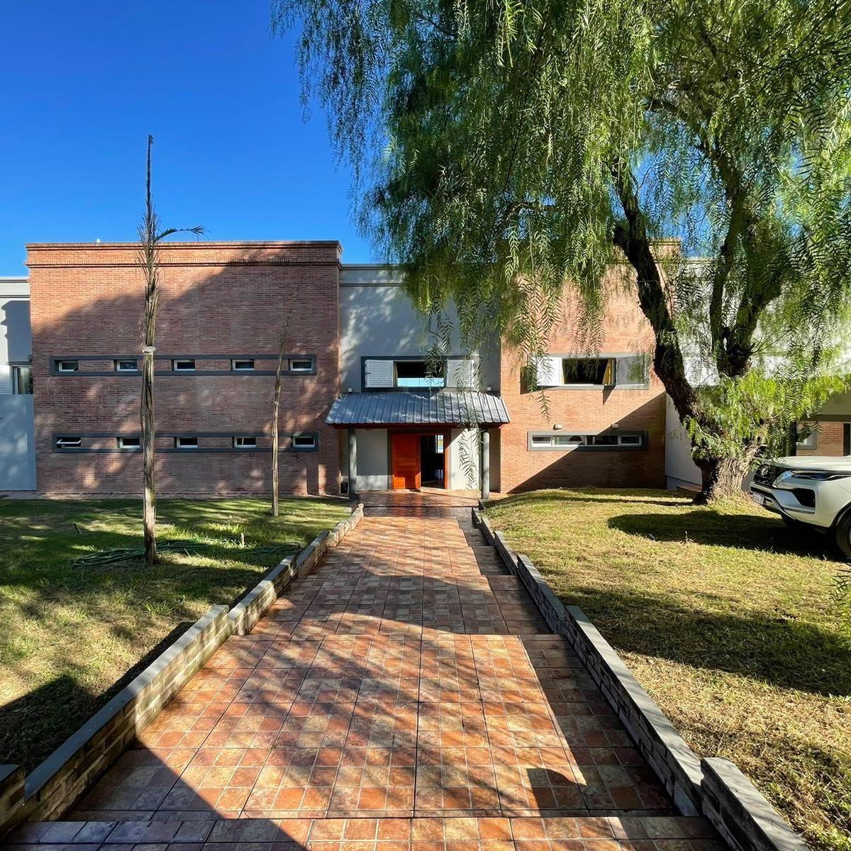 Hermosa y Moderna Casona con Costa, y Gran Parque, Para Exigentes 2
