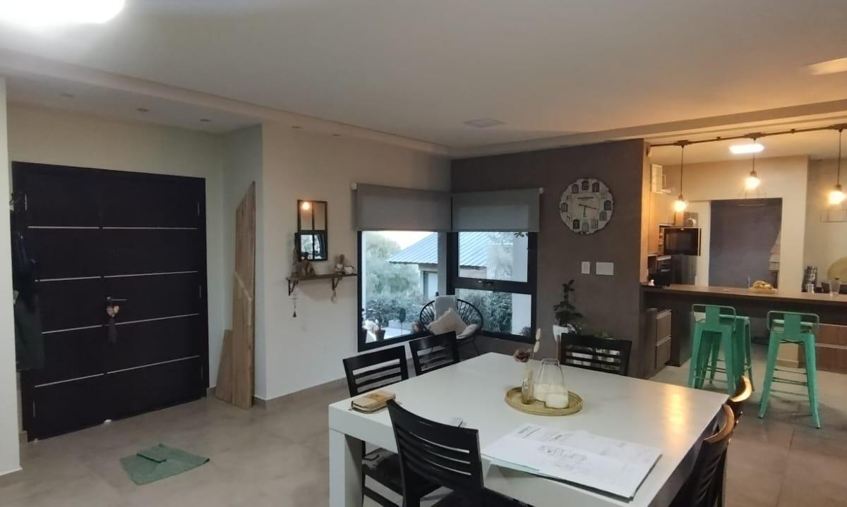 SE VENDE CASA EN LOMAS DEL REY