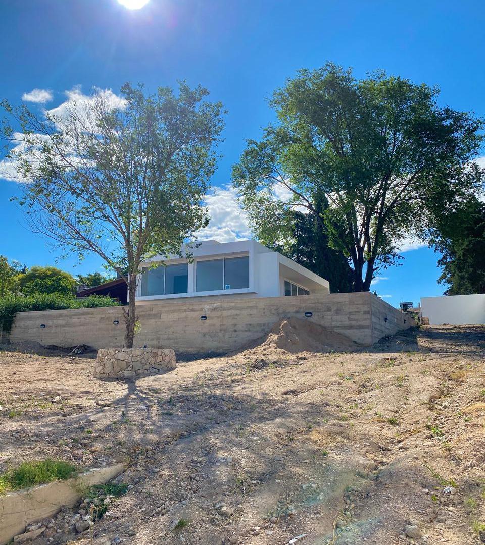 SE VENDE CASA DE DOS DORMITORIOS ZONA PEKOS ULTIMA UNIDAD