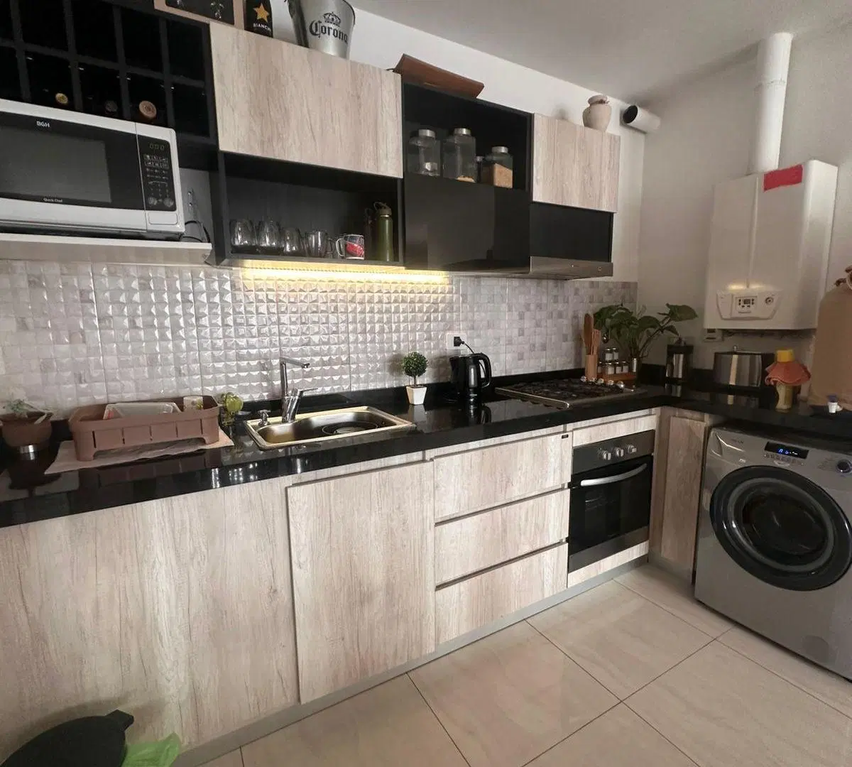 Se vende departamento dos dormitorios en edificio de categoria 4