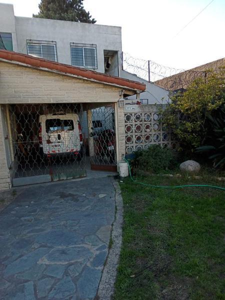 Casa Lote Propio con Galpon 5