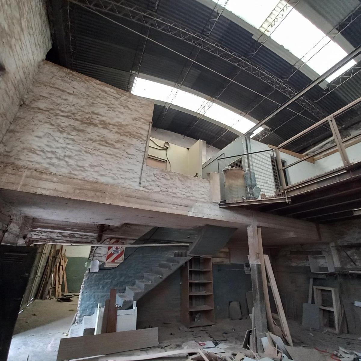 Galpón en Venta en Jose León Suarez 4