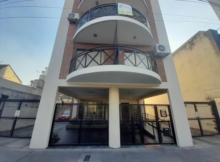 DEPARTAMENTO 2 AMB FRENTE EN EL CENTRO DE VILLA BALLESTER 3