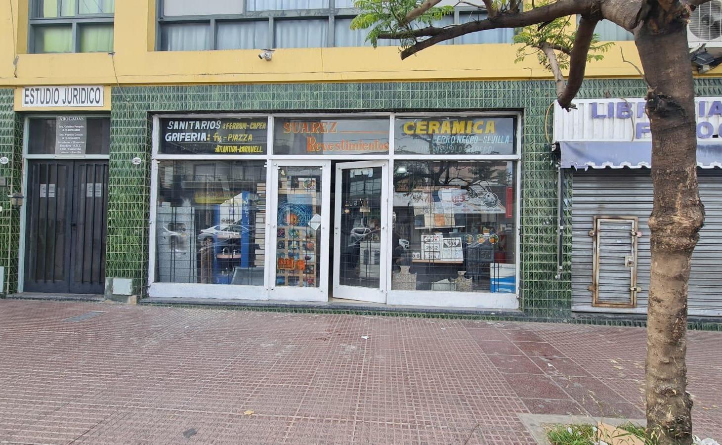 Local en Jose León Suarez