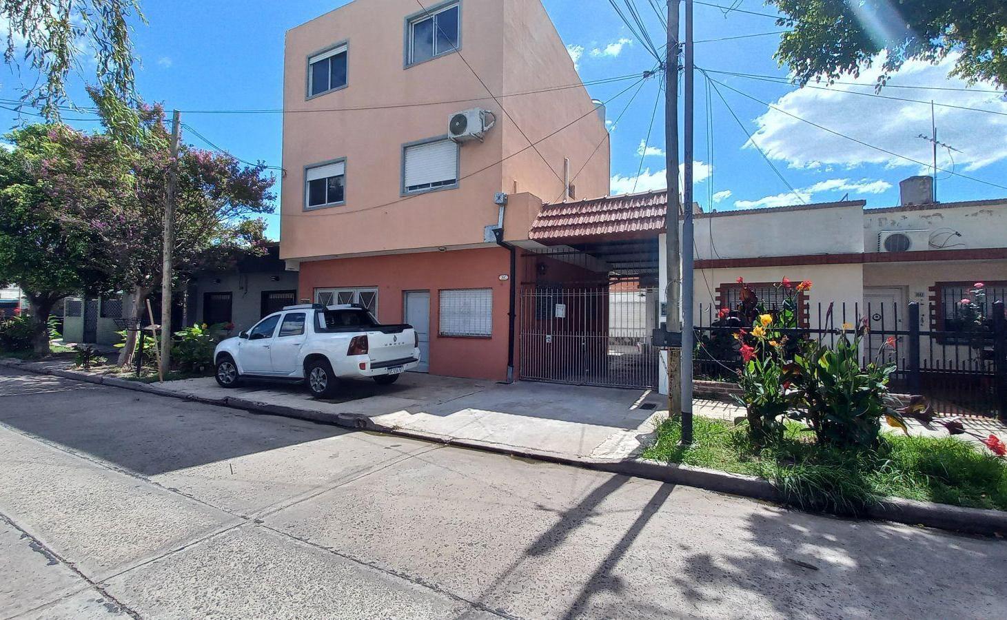 Casa 3 ambientes en Jose León Suarez