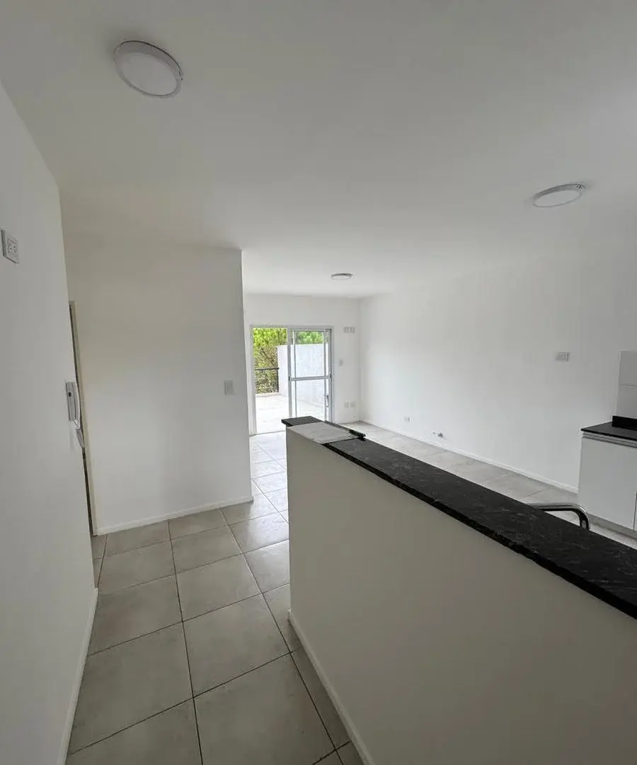 Departamento en Jose León Suarez 3