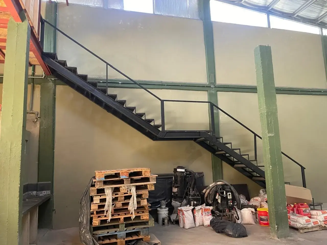 Local/Galpon comercial a estrenar para deposito, distribuidora o comercio, alt de 5 metros 5