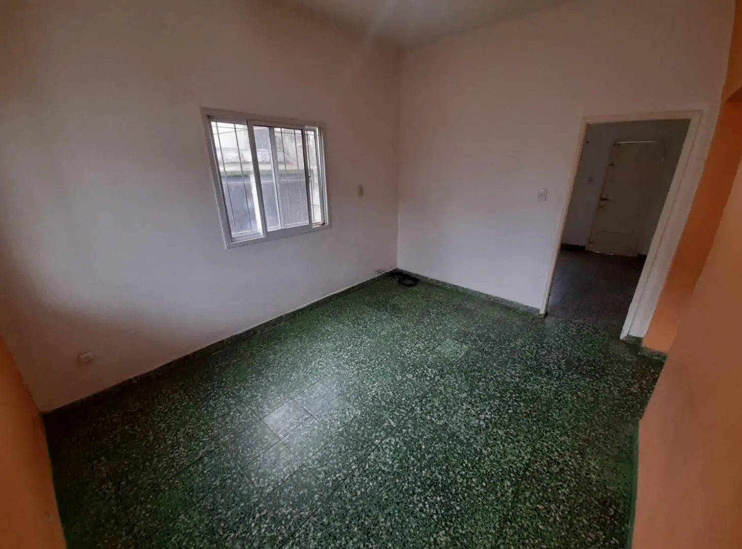 PH en planta baja con jardin, entrada de auto y ambientes amplios, en Jose León Suarez 3