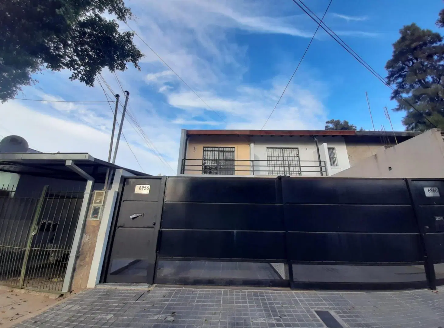 DUPLEX A ESTRENAR CON ENTRADA DE AUTO DESCUBIERTA Y PATIO, 3 AMB 2