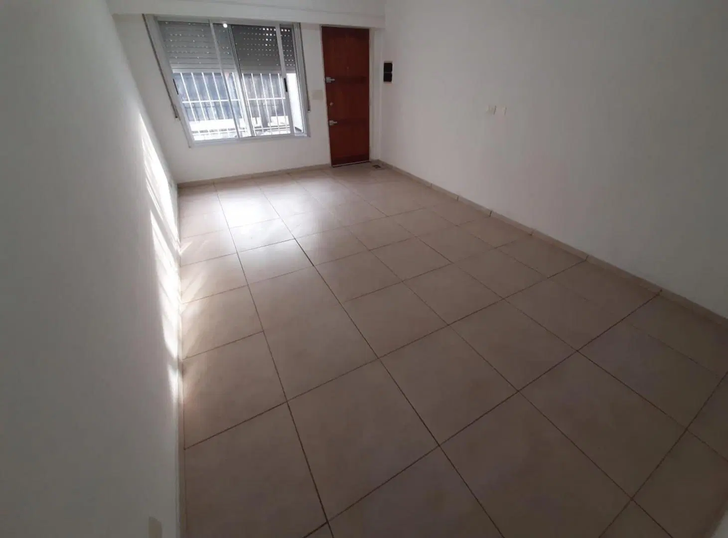 DUPLEX A ESTRENAR CON ENTRADA DE AUTO DESCUBIERTA Y PATIO, 3 AMB 4
