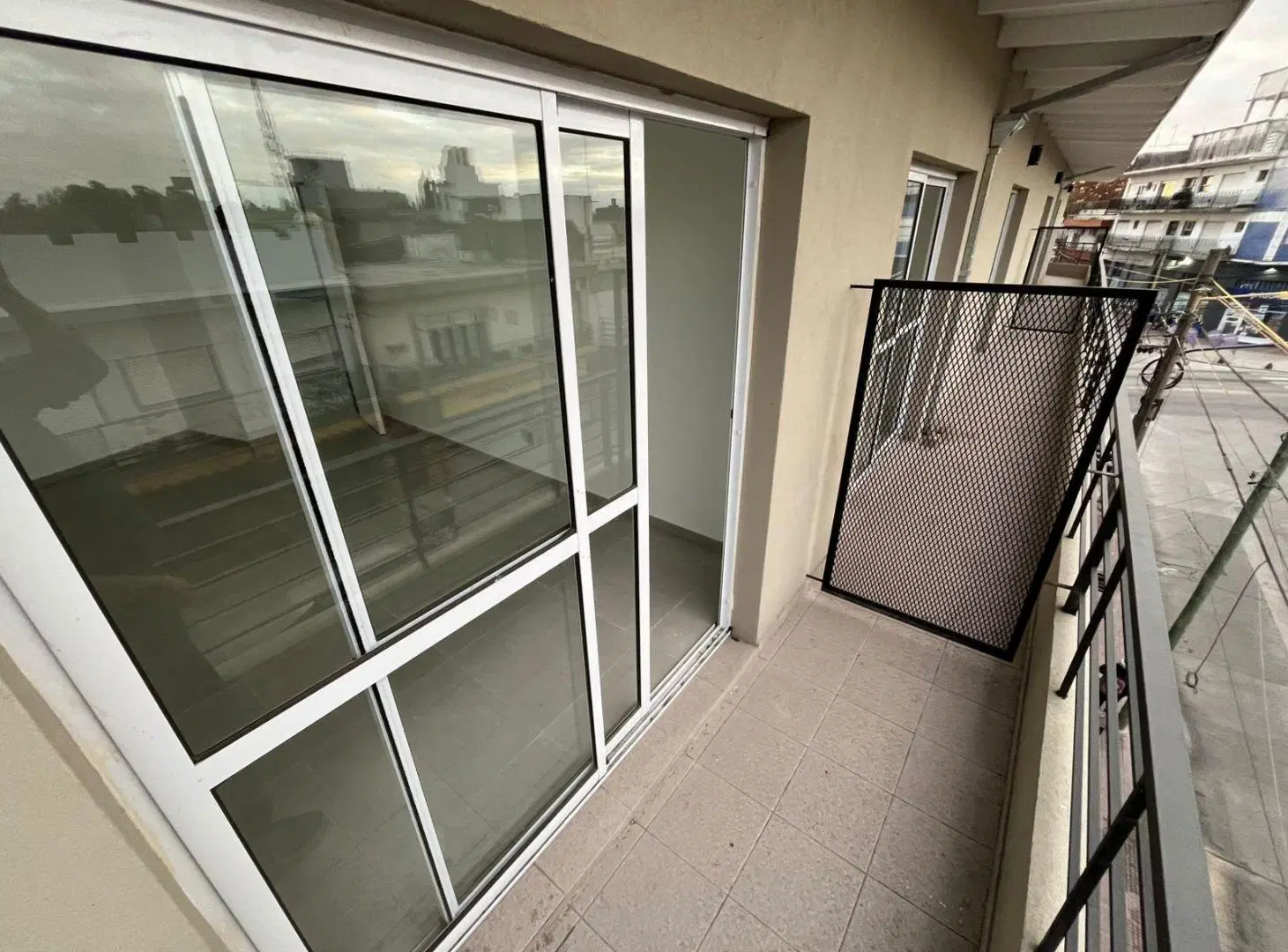 Departamento en Jose León Suarez 3