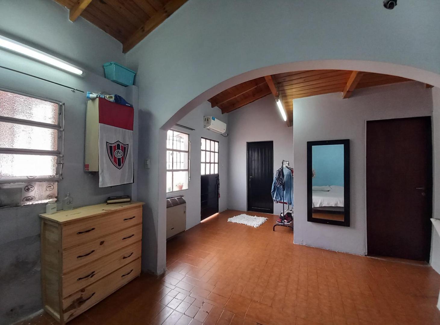 Foto de Chalet de 3 ambientes en lote propio, con entrada para varios autos, imagen 3