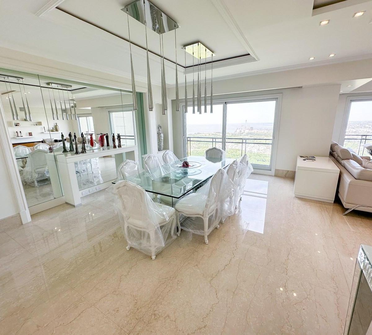 Oportunidad! 5 Ambientes en Chateau Puerto Madero. Piso Alto. 2 Cocheras 3